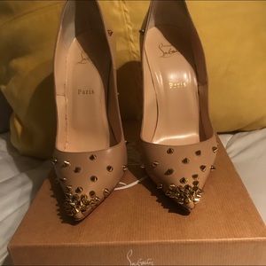 Nude pumps